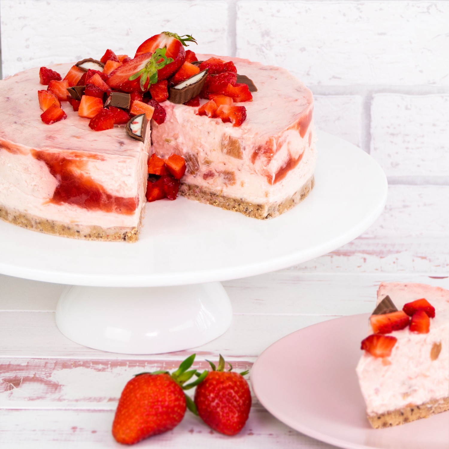 Erdbeer-Rhabarber-Torte | No Bake | Nicoles Zuckerwerk